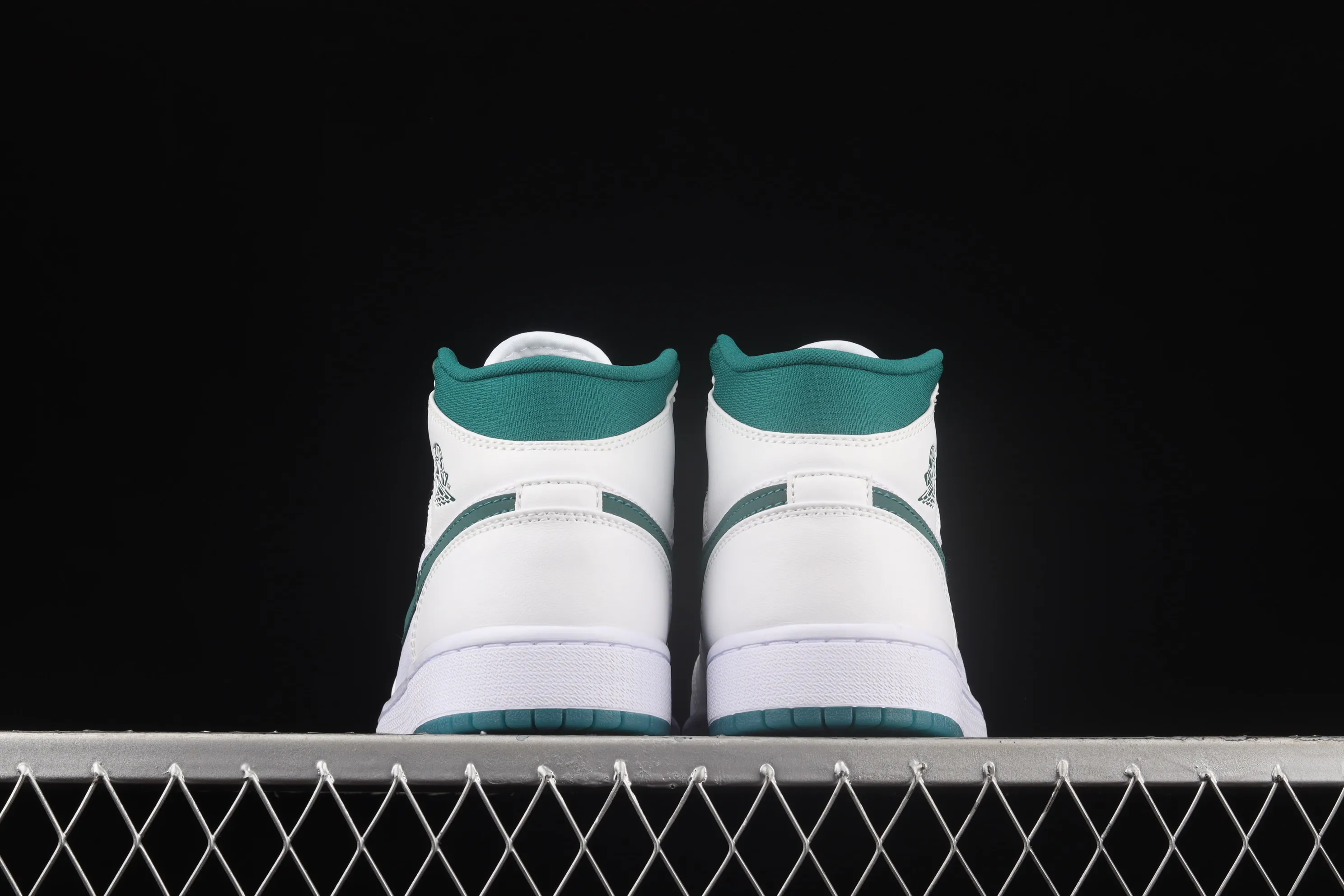 All categories Air Jordan Jordan series basketball shoes Air Jordan 1 Mid Differentiated versions Air Jordan 1 Mid "Mystic Green" AJ1 Joe 1 Mystic Green mid-top basketball shoes CD6859-103
